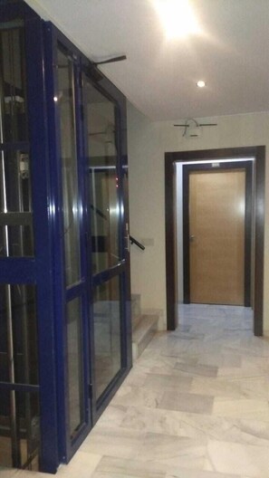 Handrails in hallways - Hostal El Pasaje (Puente Genil)