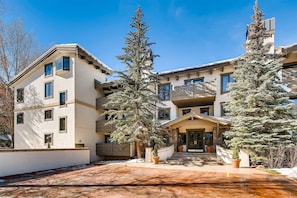 Exterior - Villa Cortina in Vail Village-Fantastic Location! (Vail)