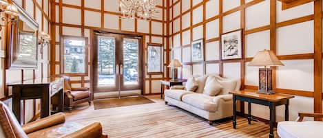 Smart TV, chimenea, reproductor de DVD