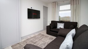 Hus, 3 soverom | Oppholdsområde | Smart-TV