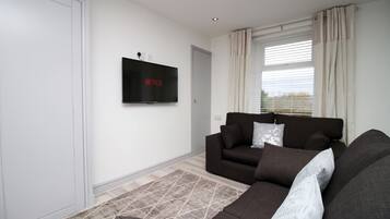 House, 3 Bedrooms | Living area | Smart TV