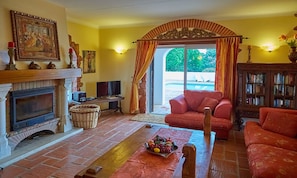 Smart TV, fireplace, DVD player, books - Gorgeous villa ideally located with pool, ocean views, AirCo, great for families (Carvoeiro)
