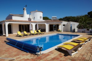 Outdoor pool, a heated pool - Gorgeous villa ideally located with pool, ocean views, AirCo, great for families (Carvoeiro)