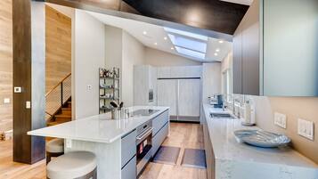 Refrigerador, microondas, horno, placa de cocina