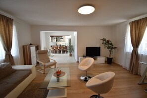 TV connectée, table de tennis de table