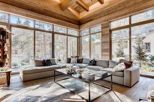 184 W Meadow Drive, Vail Village Ultra-Luxury Home - Hot Tub, Ski Storage Next to Gondola 1