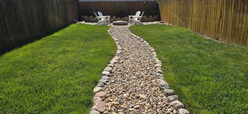  2 bdrm, 3 beds. Quiet Retreat. Fenced in Unit, pet friendly, no pet fee!