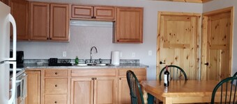 2 bdrm, 3 beds. Quiet Retreat. Fenced in Unit, pet friendly!