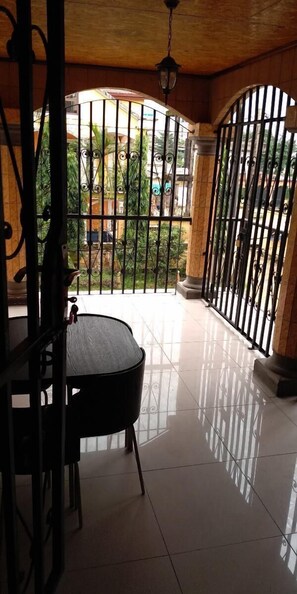 Front of property - Chic appartement meublé de Bonamoussadi (Douala)