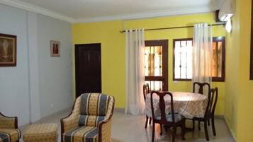 Appartement Confort, 2 chambres | Restauration dans la chambre