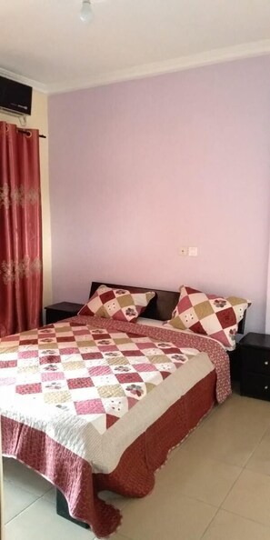 Comfort Apartment, 2 Bedrooms | 2 bedrooms, iron/ironing board, bed sheets - Chic appartement meublé de Bonamoussadi (Douala)