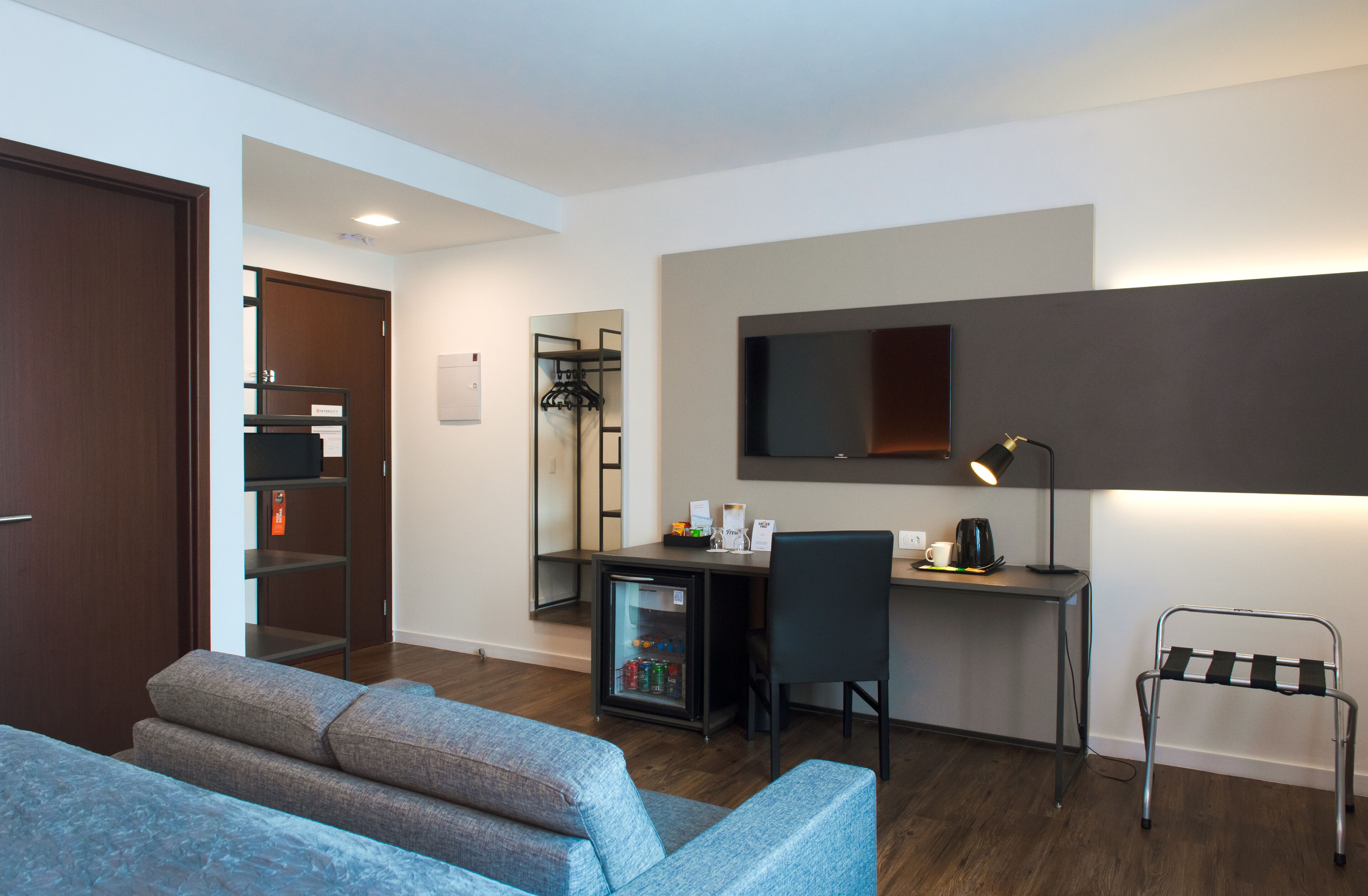 premium double - 1 double bed | 1 bedroom, minibar, in-room safe, desk