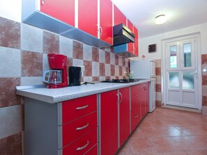 Fridge, stovetop, coffee/tea maker, cookware/dishes/utensils