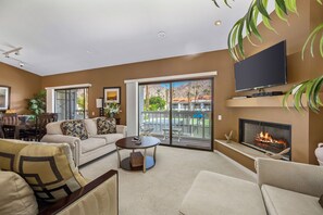 Smart TV - Tennis Villa #3 - Courtside View, 2 bed, 2 bath, Permit 067145 (La Quinta)