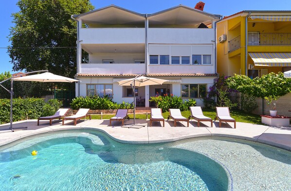 Pool - Apartment 31/41 (Istria - Valbandon), 600m from the beach (Valbandon)