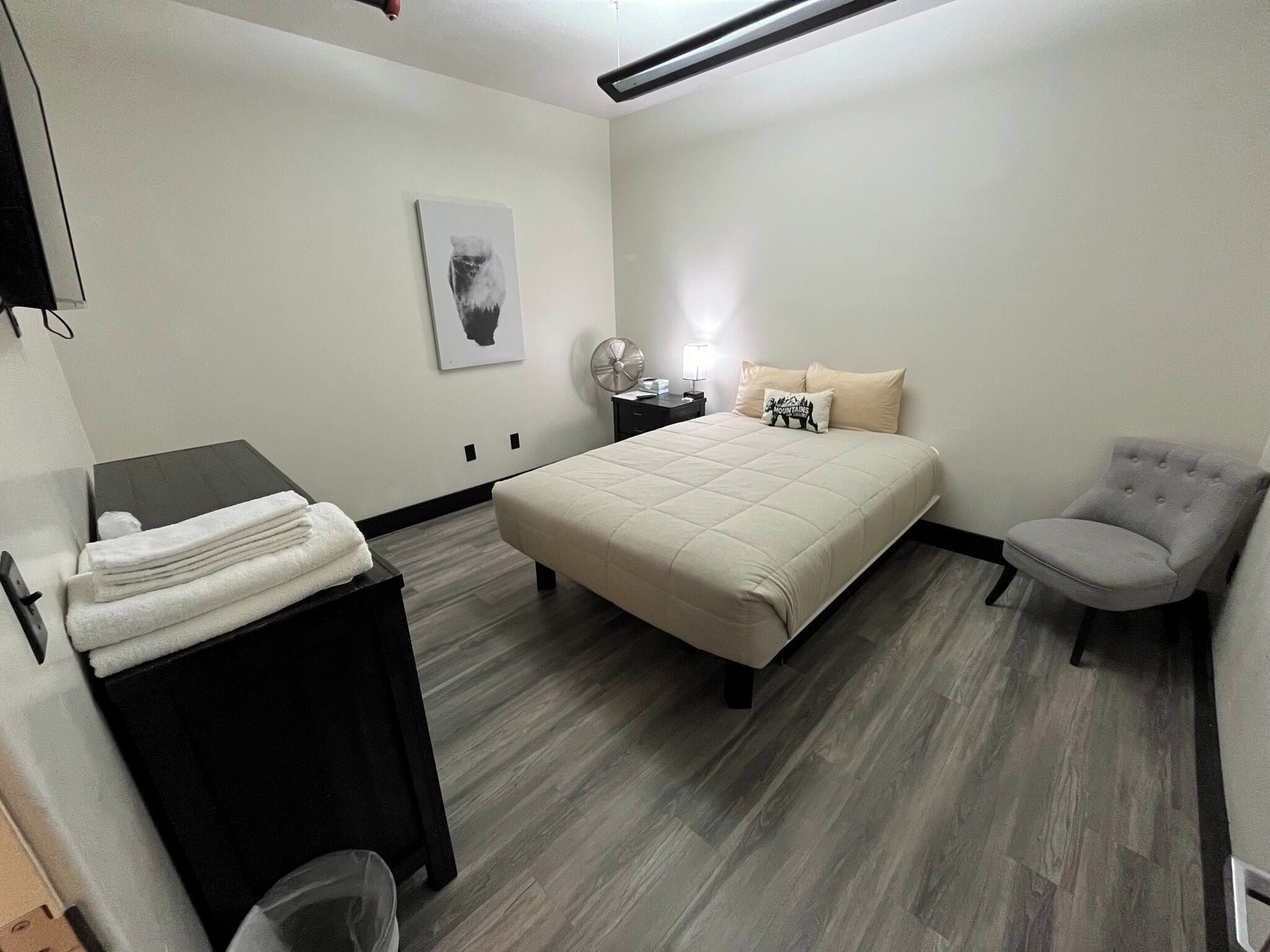 Eenvoudige eenpersoonskamer | Luxe beddengoed, Tempur Pedic-bedden, een strijkplank/strijkijzer, wifi