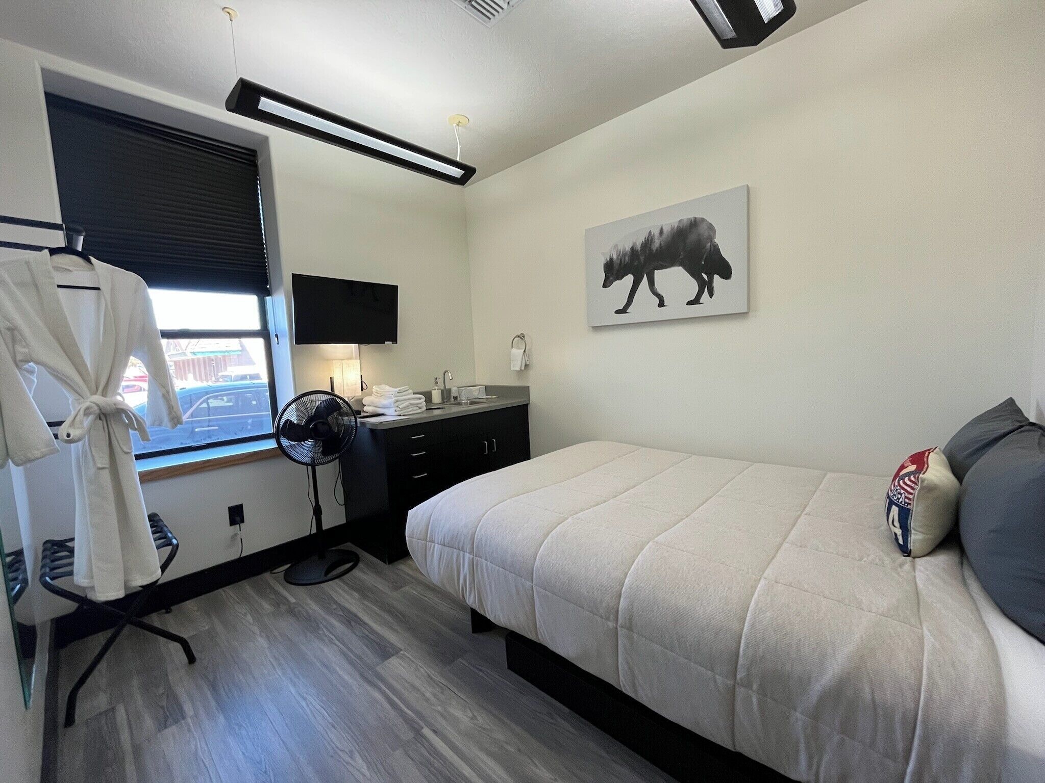 Deluxe kamer, 1 queensize bed, niet-roken, uitzicht op de stad | Luxe beddengoed, Tempur Pedic-bedden, een strijkplank/strijkijzer, wifi