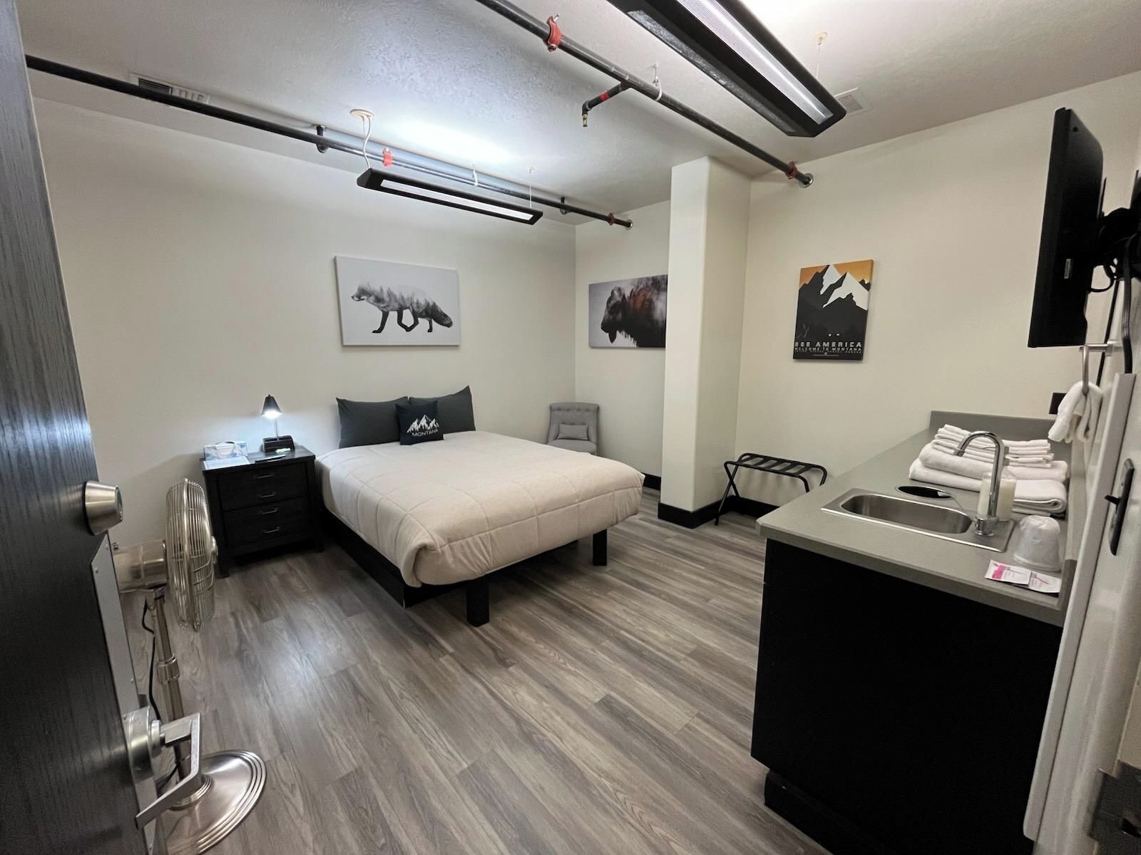 Deluxe kamer, 1 queensize bed, niet-roken, gemeenschappelijke badkamer | Luxe beddengoed, Tempur Pedic-bedden, een strijkplank/strijkijzer, wifi