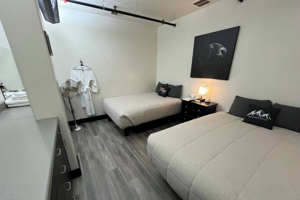 Double Room, 2 Queen Beds, Non Smoking, Ground Floor with Shared Bath | Premium bedding, Tempur-Pedic beds, iron/ironing board (on request)