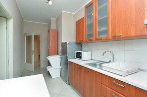 Fridge, microwave, oven, stovetop - Apartment 38/49 (Istria - Valbandon), 750m from the beach (Valbandon)