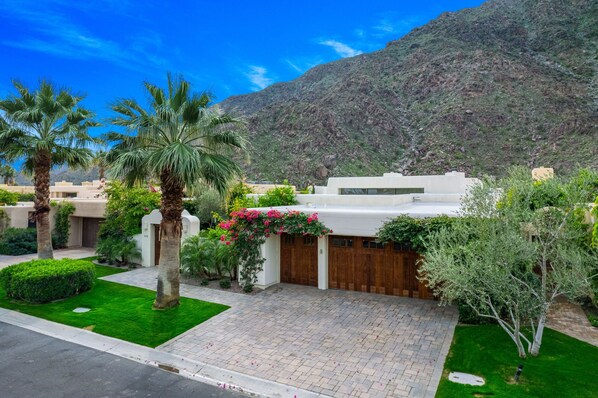 Exterior - Los Estados #10 - Pool Home/Fairway, 3 BD +Office /4 BA (La Quinta)