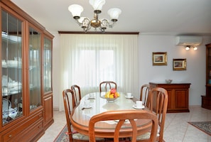 Dining - Apartment 38/285 (Istria - Valbandon), 750m from the beach (Valbandon)