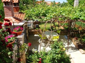 Outdoor dining - Apartment 41/10464 (Istria - Stinjan), 700m from the beach (Stinjan)