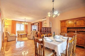 Dining - Apartment 43/1579 (Istria - Pula), 750m from the beach (Pula)