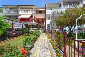 Property grounds - Apartment 43/1579 (Istria - Pula), 750m from the beach (Pula)