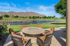 屋外ダイニングエリア