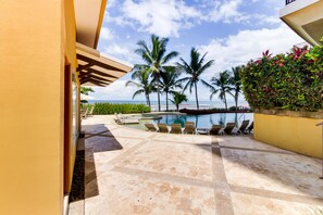 Pool - Luxury family-friendly beachfront condo with stunning views, pool & beach access (Jaco)