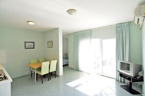 Dining - Apartment 56/1344 (Istria - Stinjan), 1000m from the beach (Stinjan)