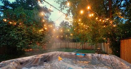 Beautiful Home with Hot Tub By Whyte, Hospital and University of Alberta -U of A