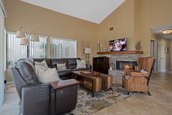 Smart TV, fireplace
