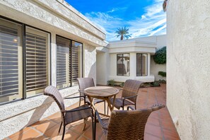 Outdoor dining - Santa Rosa Cove #80, 2 bed/2bath, Permit 063471 (La Quinta)