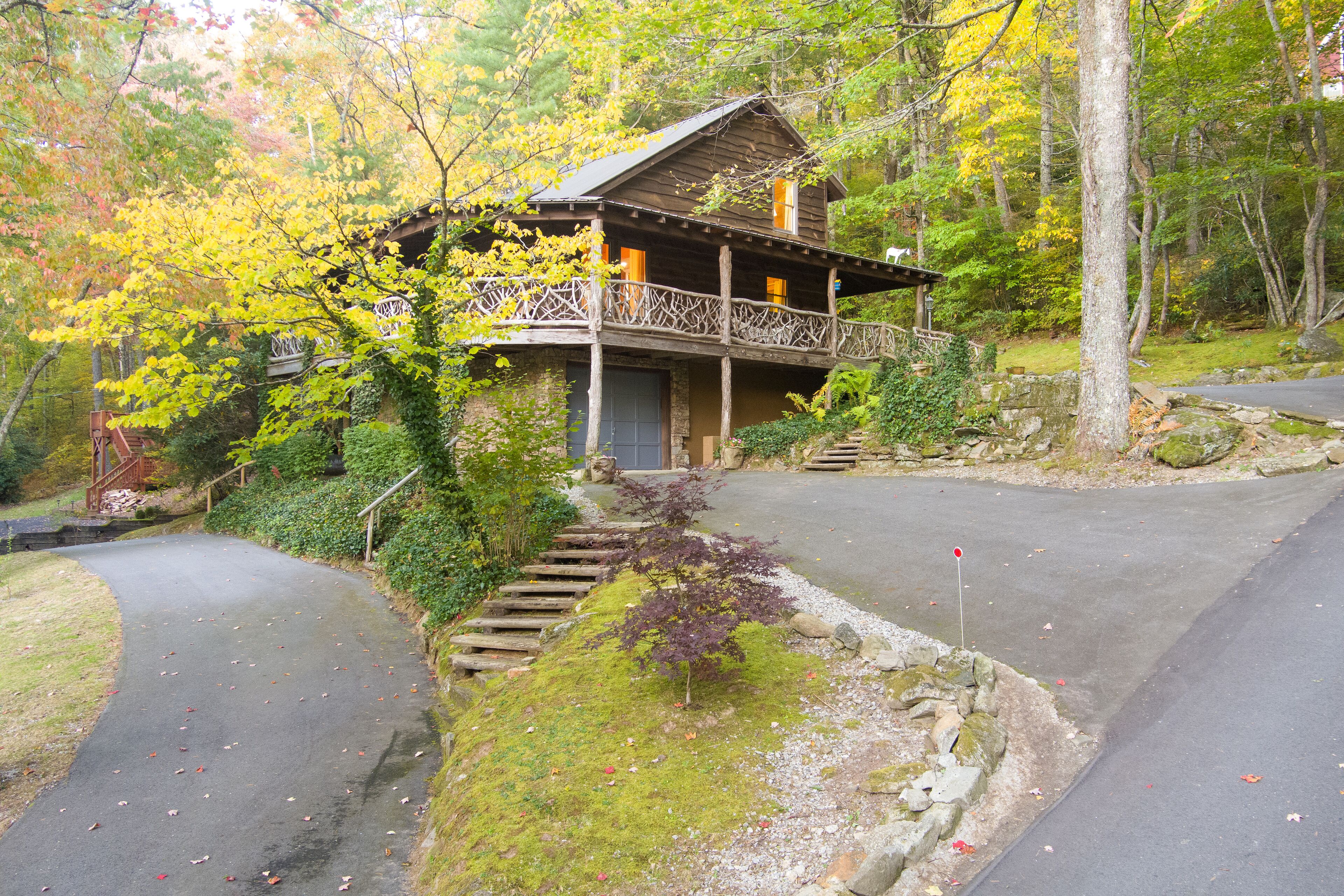 Callie's Cabin on the creek