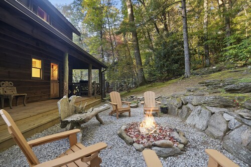 Callie's Cabin on the Creek: 3BR w/ Firepit, Dock & Canoe | Pet Friendly