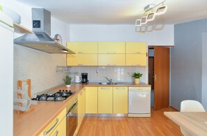 Fridge, microwave, oven, stovetop - Apartment 70/1781 (Istria - Fažana), 700m from the beach (Fažana)
