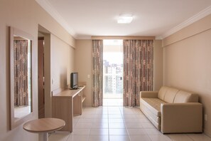 Apartemen Deluks | Area keluarga | TV LCD