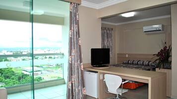 Suite Simples | 迷你吧、收费 WiFi、床单