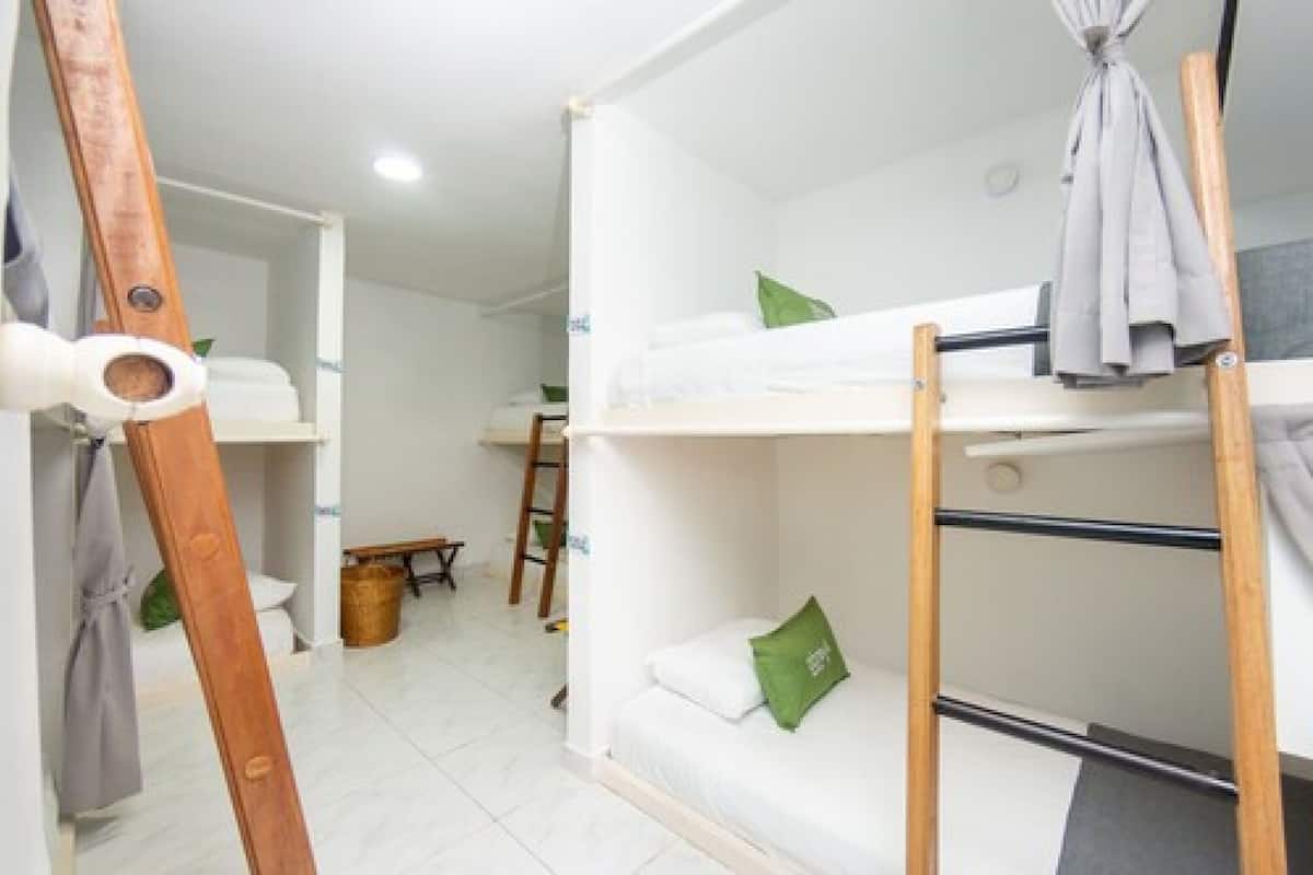 Studio | Een bureau, gratis wifi, beddengoed