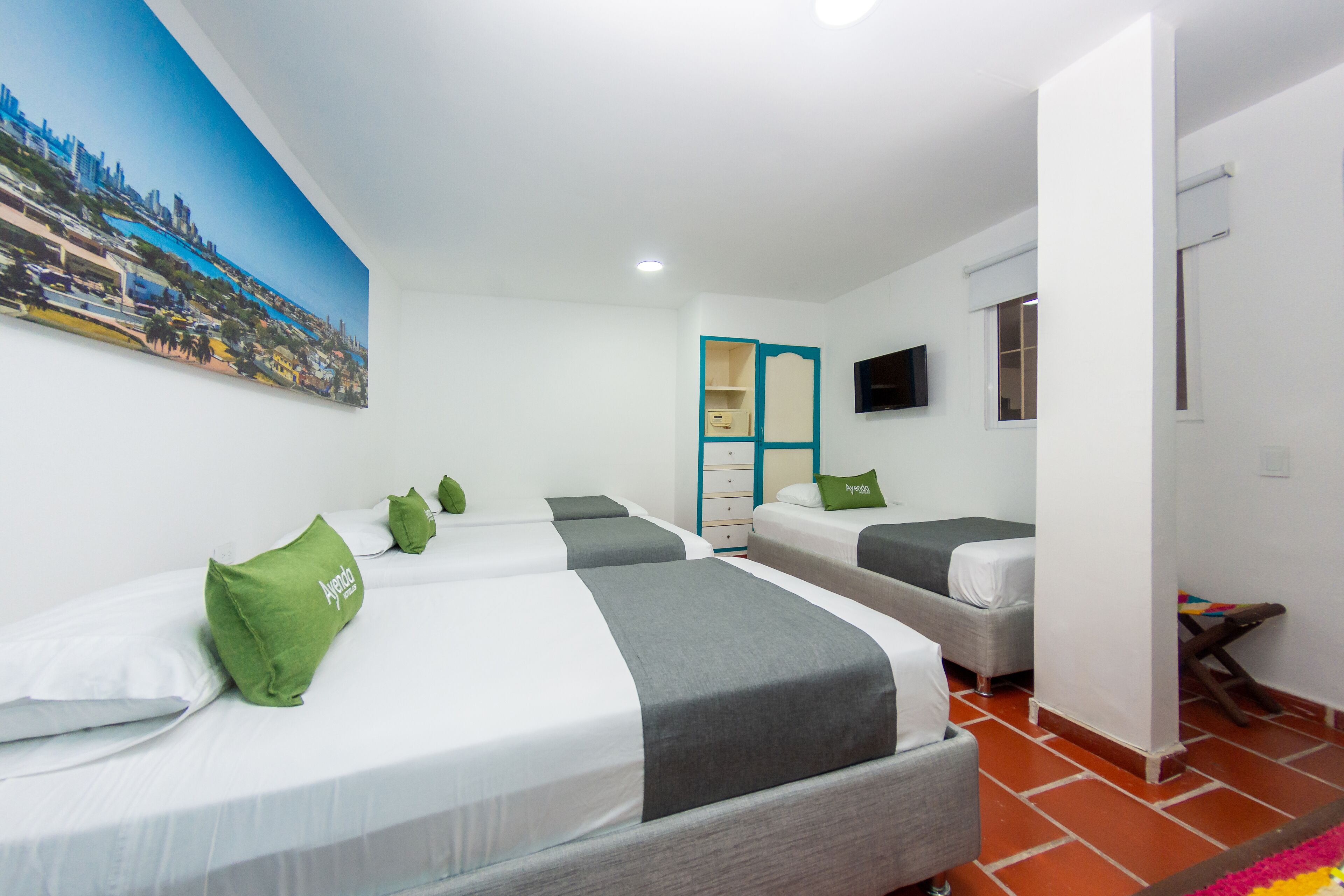 quadruple room | desk, free wifi, bed sheets