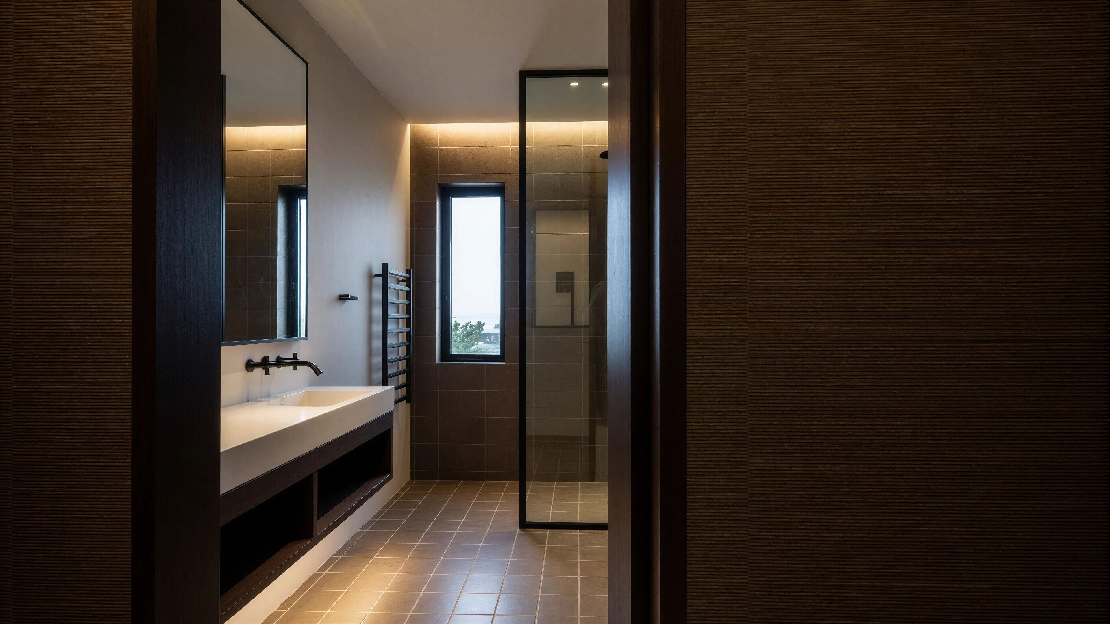 Een douche, gratis toiletartikelen, een haardroger, badjassen
