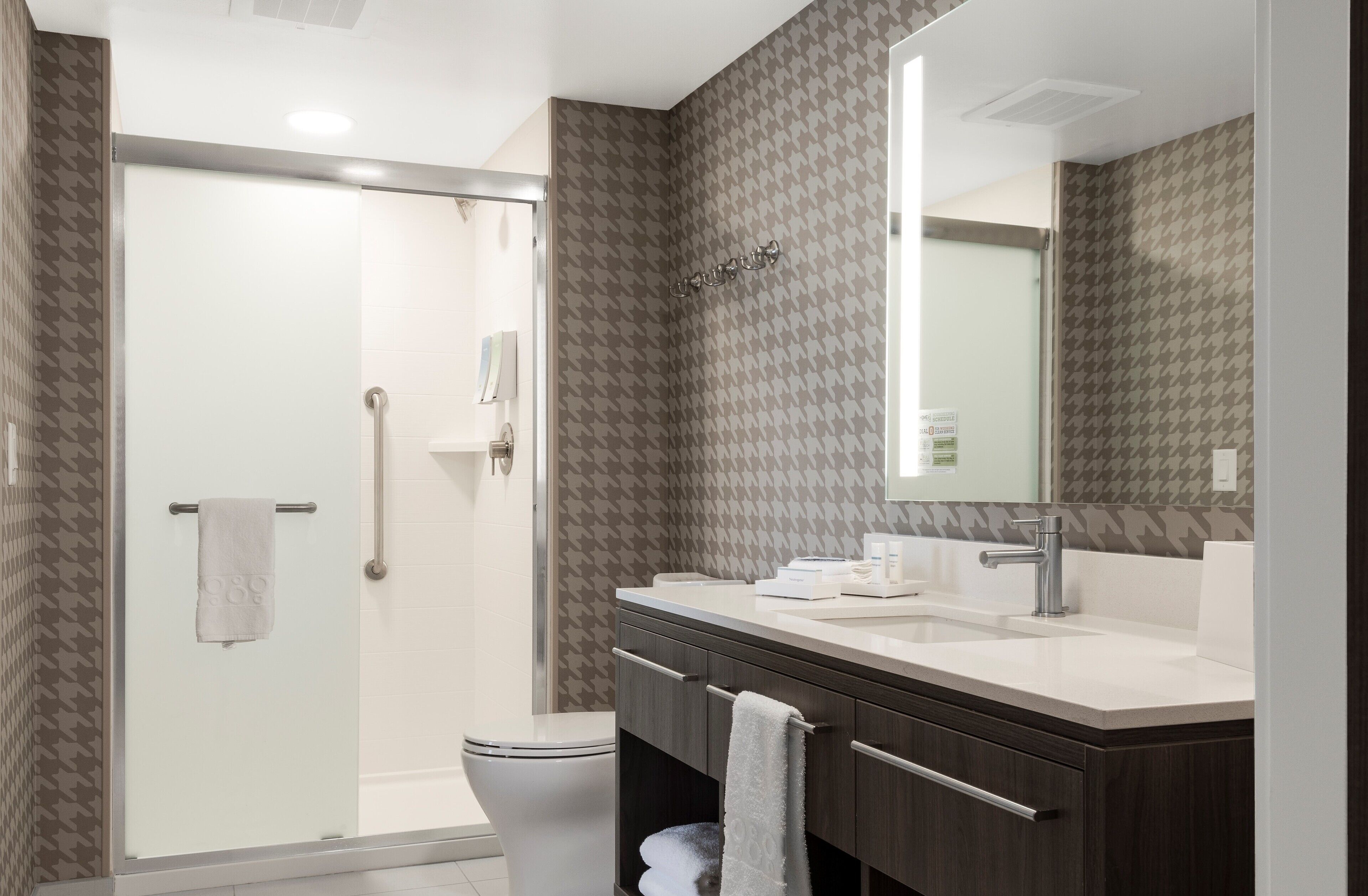 suite, 1 bedroom, non smoking | bathroom | hair dryer, towels, soap, shampoo