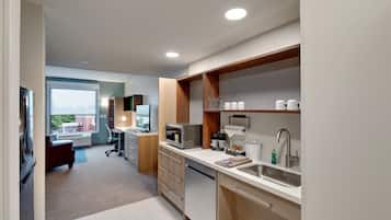 1 bedroom, premium bedding, in-room safe, desk