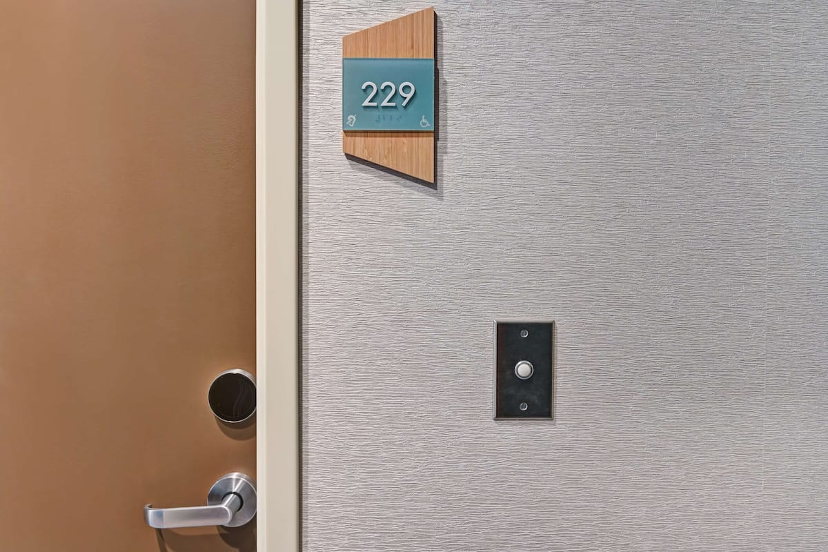 Studio, 1 kingsize bed, toegankelijk voor mindervaliden, bad (Mobility & Hearing) | Hypoallergeen beddengoed, een bureau, een laptopwerkplek