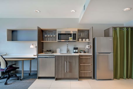 Suite, 1 Bedroom, Non Smoking | Private kitchen | Full-size fridge, microwave, dishwasher, coffee/tea maker. Home2 Suites by Hilton Williston Burlington, VT