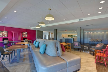 Reception. Home2 Suites by Hilton Williston Burlington, VT