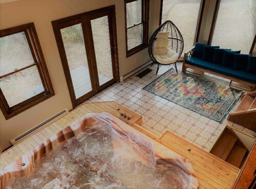 Family Escape with Hot Tub, Arcade Room & Wildlife Views Sleeps 16, Pets OK