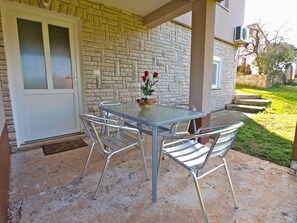 屋外ダイニングエリア